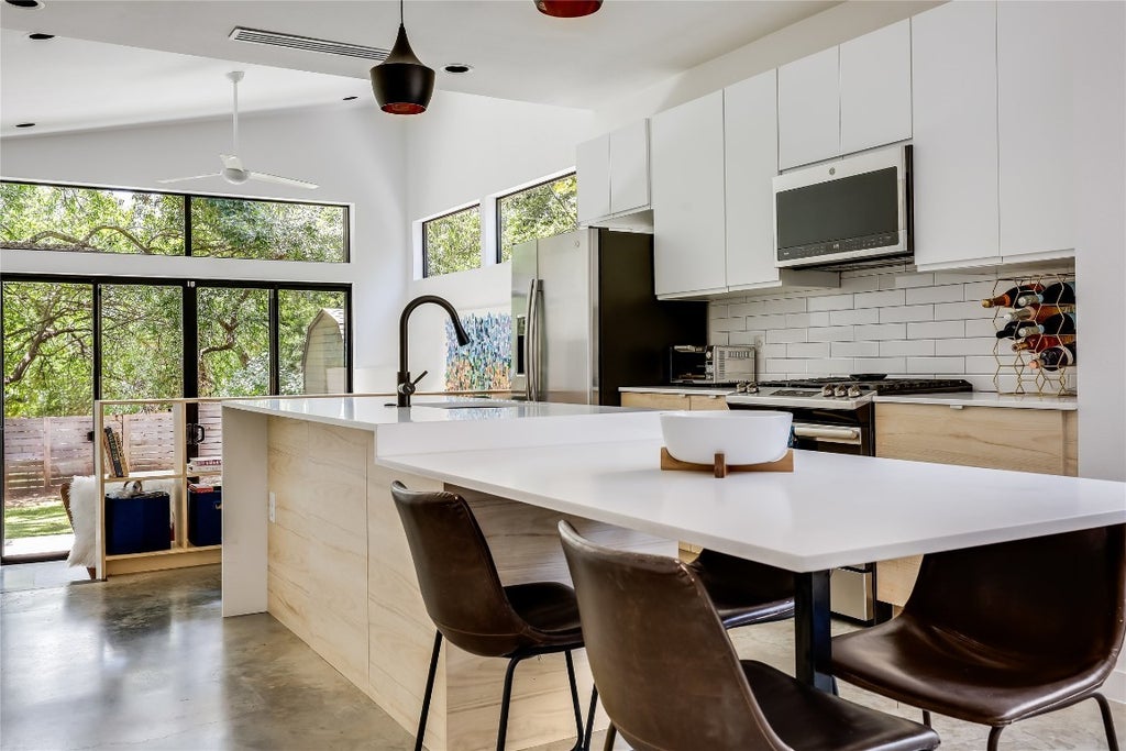 2709 E 14th Street B, Austin