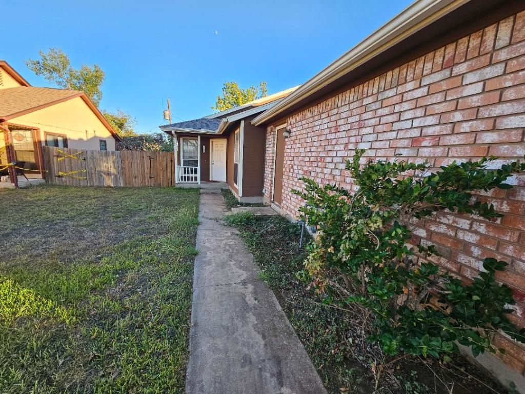 805 Lexington Road A, Elgin