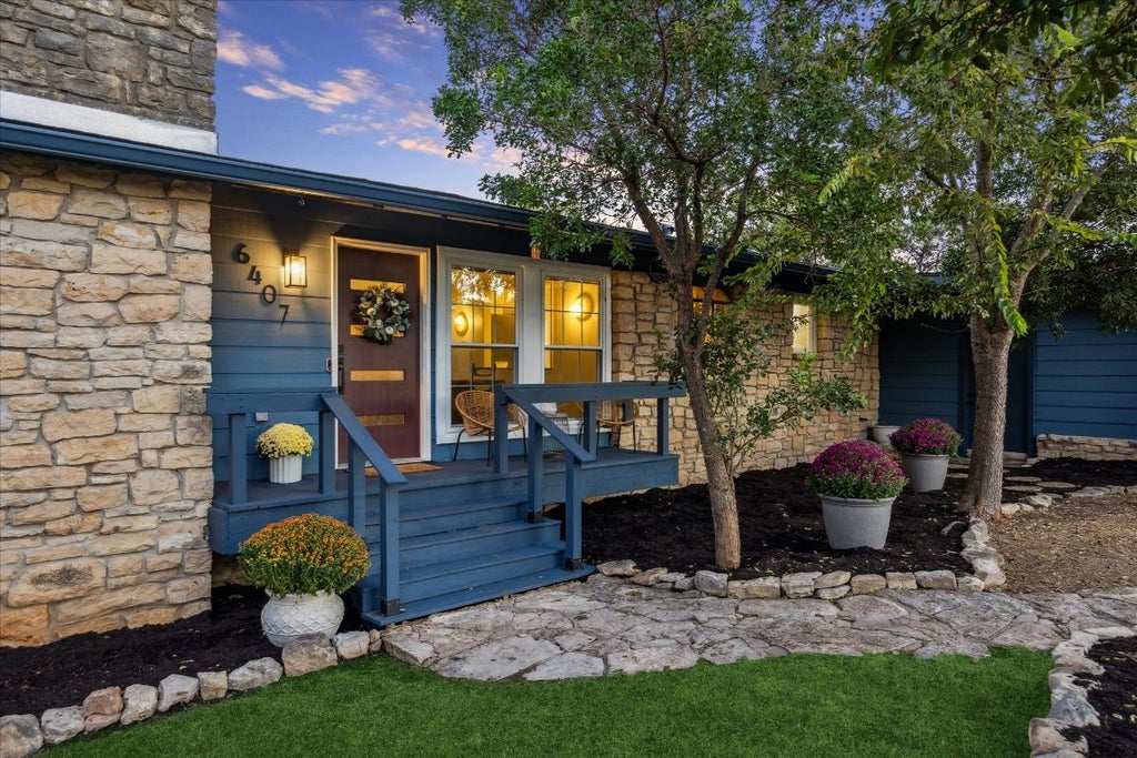 6407 Lynn Lane, Lago Vista