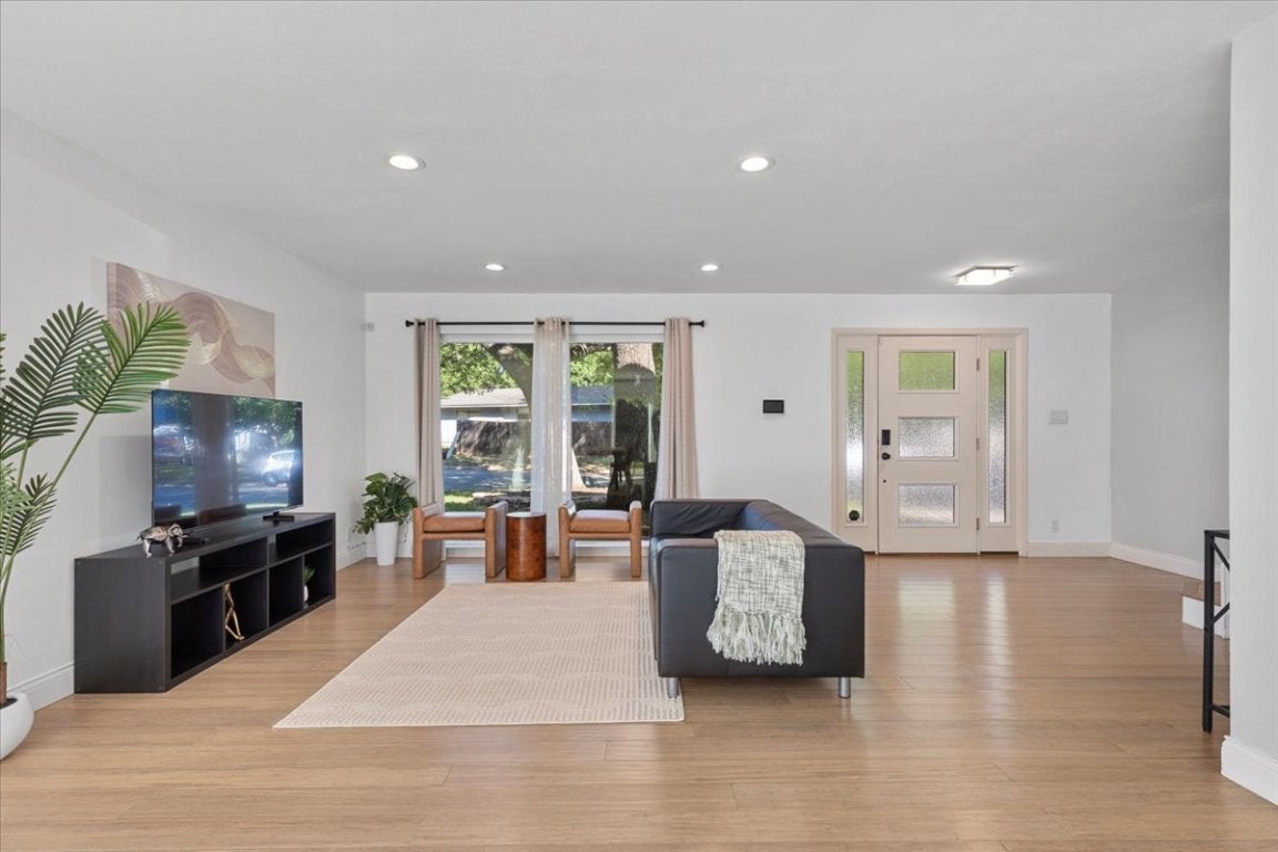 Photo of Listing #3467722