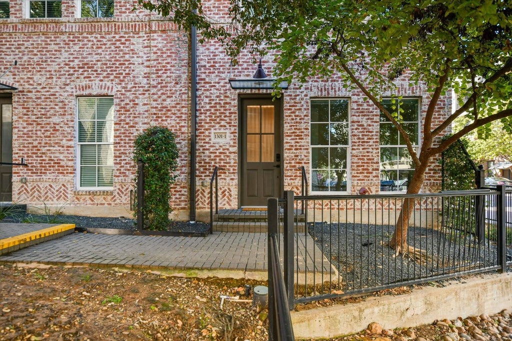 1301 Town Creek Drive 1, Austin