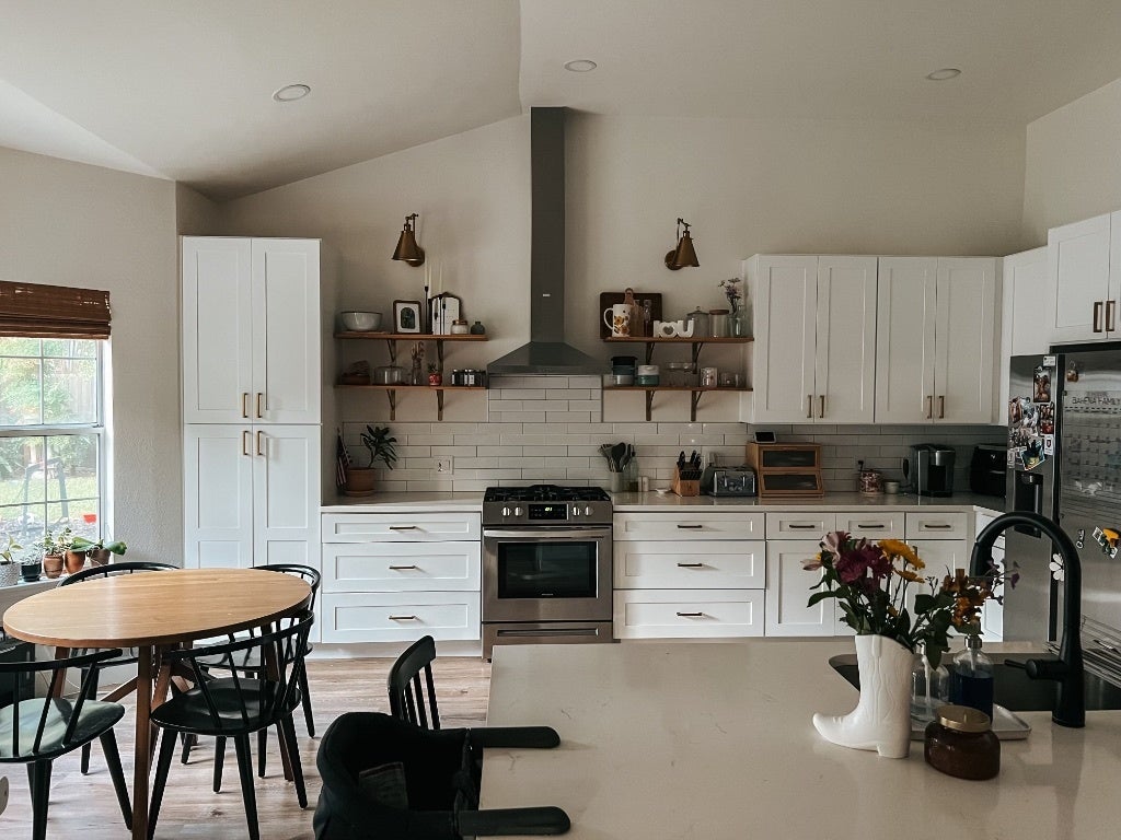 1000 Blue Bird Court, Round Rock