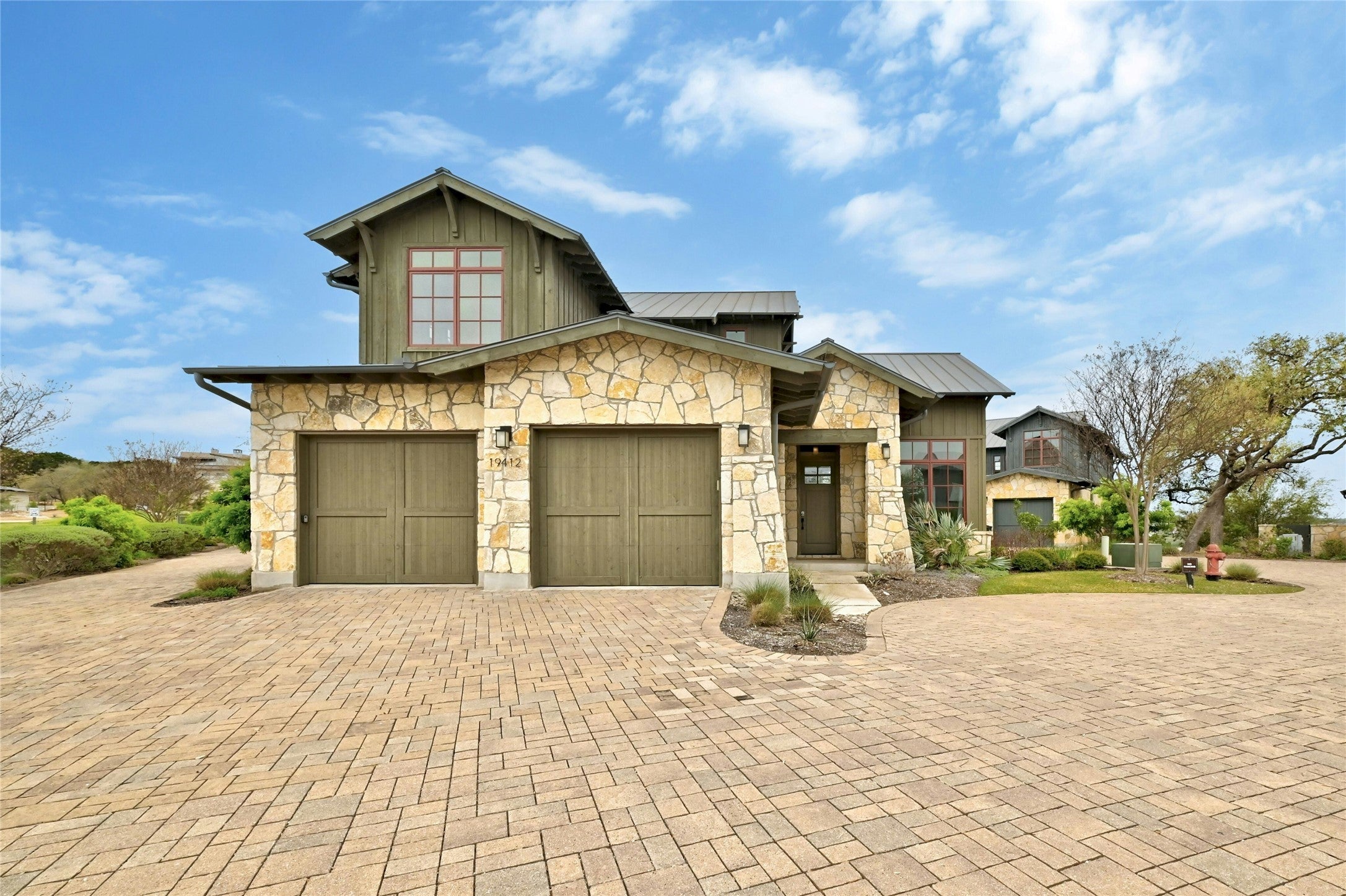 Photo of Listing #9407384