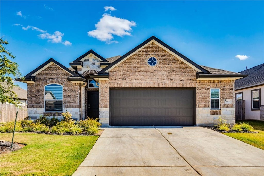 18121 Emu Lane, Manor