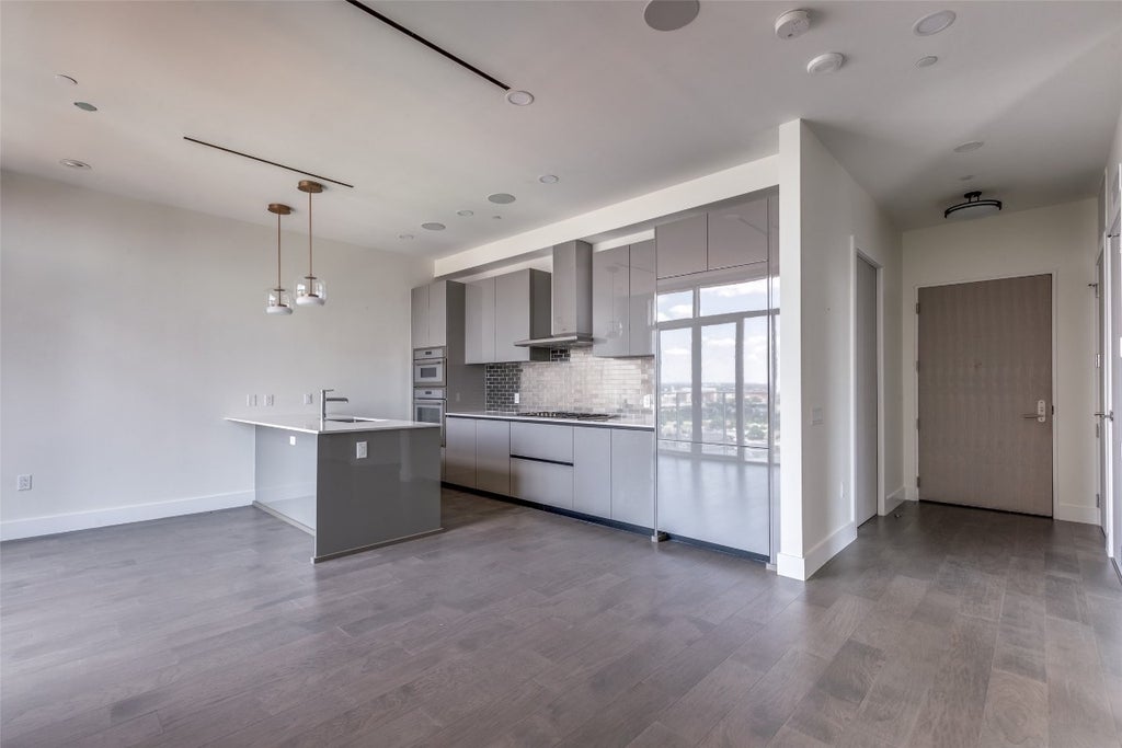 123 Lexington Avenue 1408, San Antonio