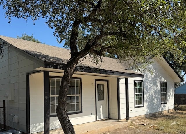 525 Live Oak Drive, Bertram