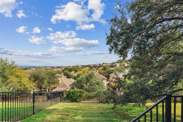 88 White Magnolia Circle, Austin