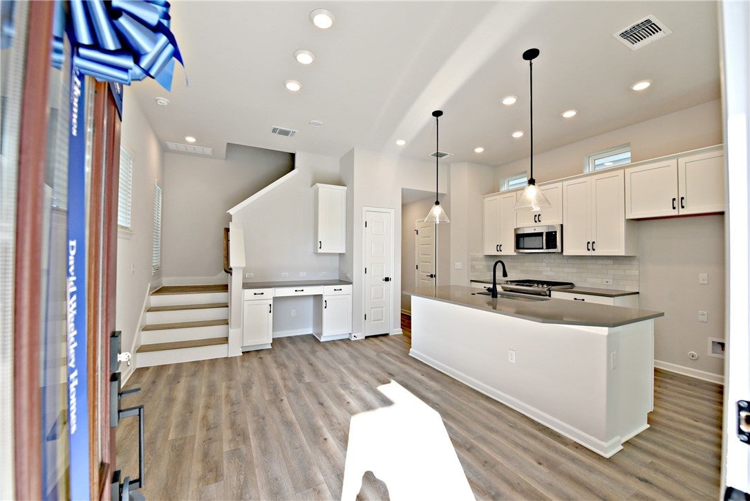 Photo of Listing #9936955