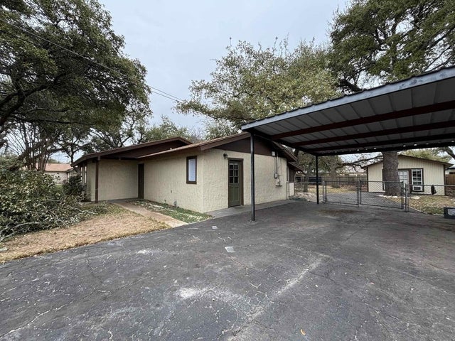 1902 Lone Oak Drive, Leander