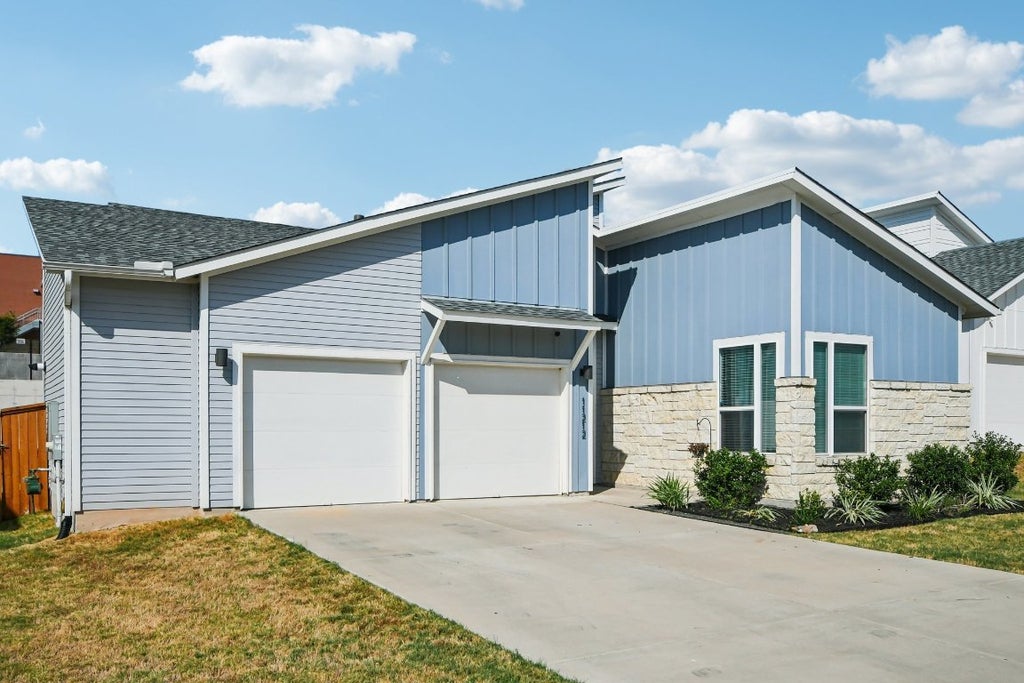 11212 Charger Way, Manor