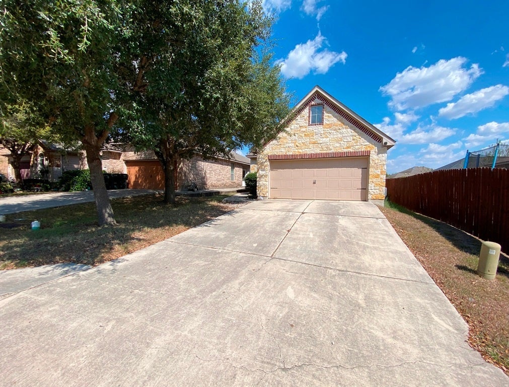 128 Otono Loop, Kyle