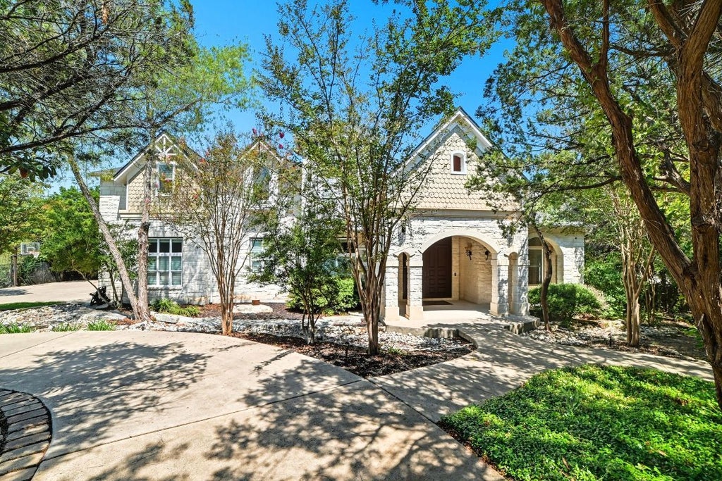 500 Konstanty Circle, West Lake Hills