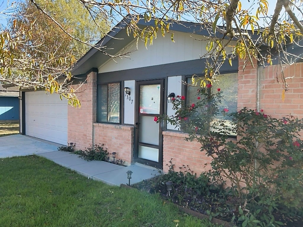 1307 Green Downs Drive, Round Rock