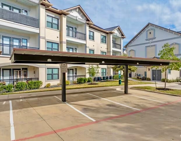 Photo of Listing #8478940