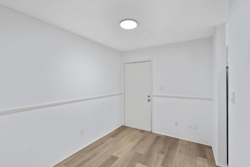 Photo of Listing #3863199