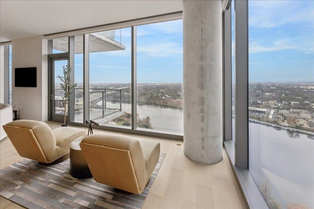 44 East Avenue 2201, Austin