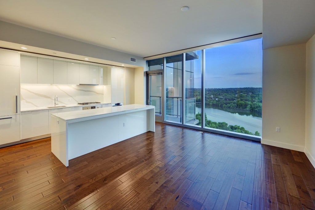 44 East Avenue 1411, Austin