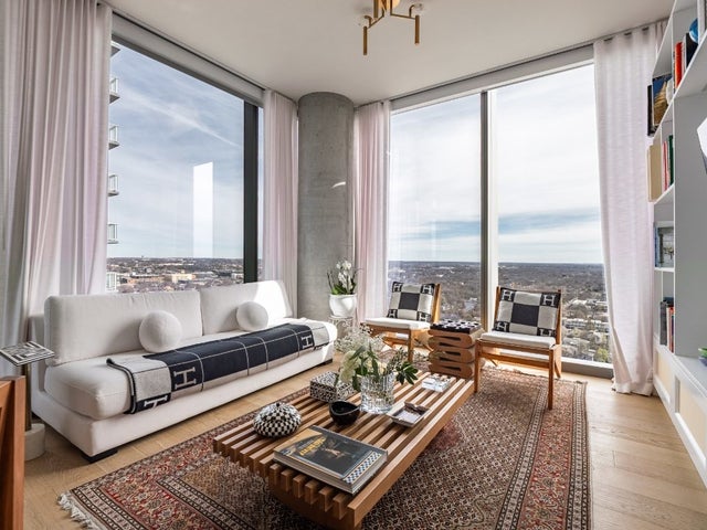 44 East Avenue 2207, Austin