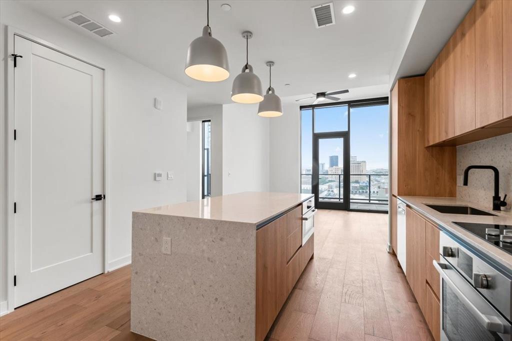 84 East Avenue 1202, Austin