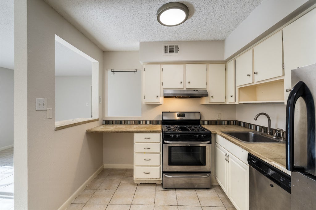 2304 Barton Village Circle 101, Austin