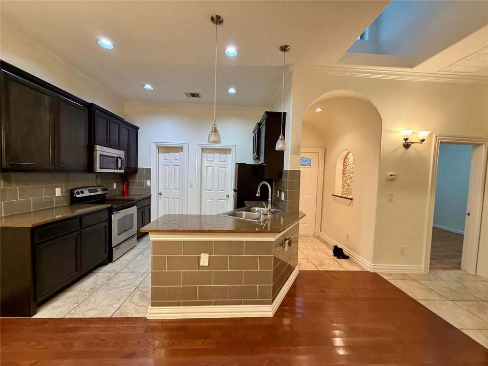 398 Mesa Drive C, Del Valle