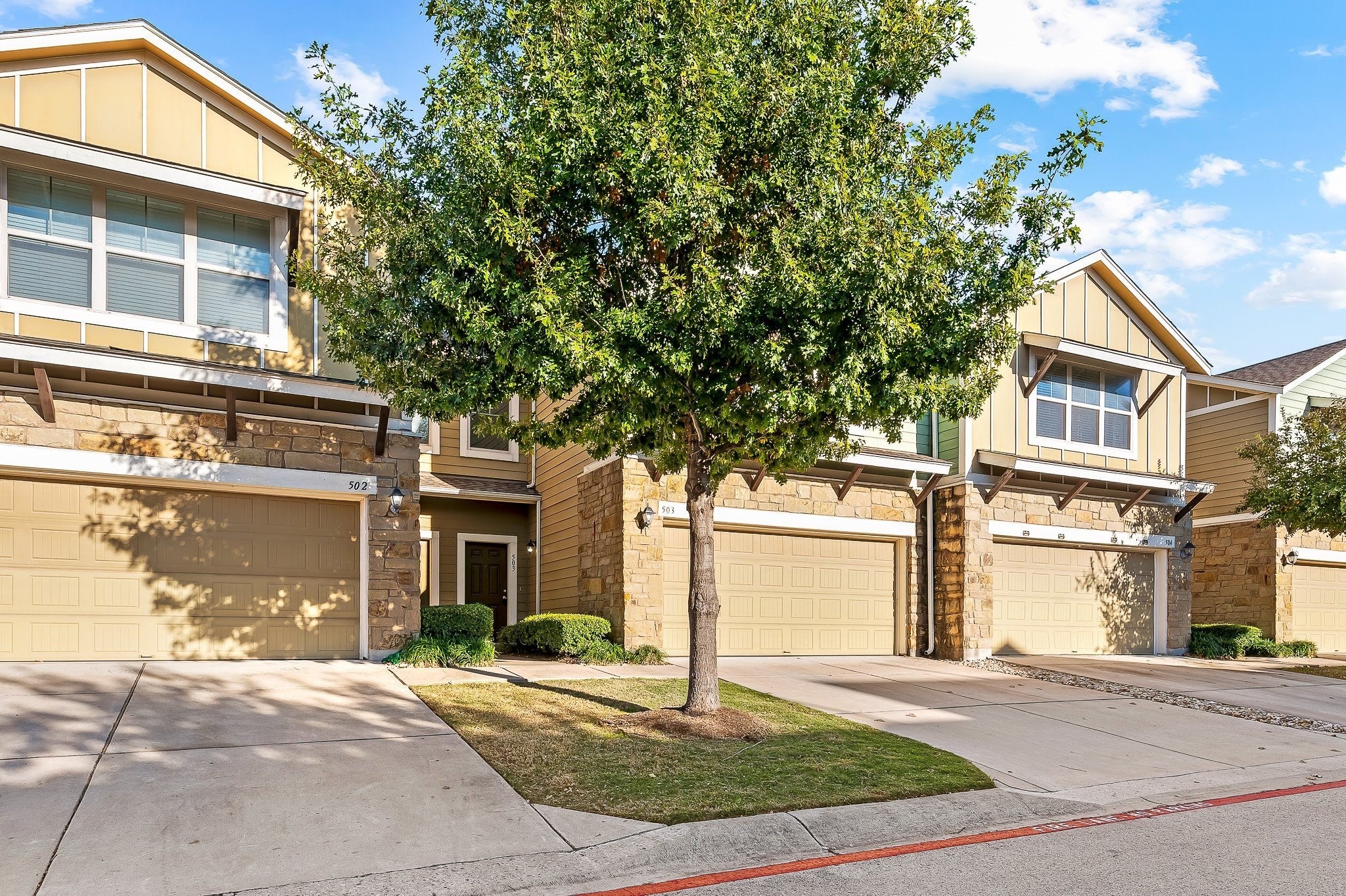 Photo of Listing #3928428