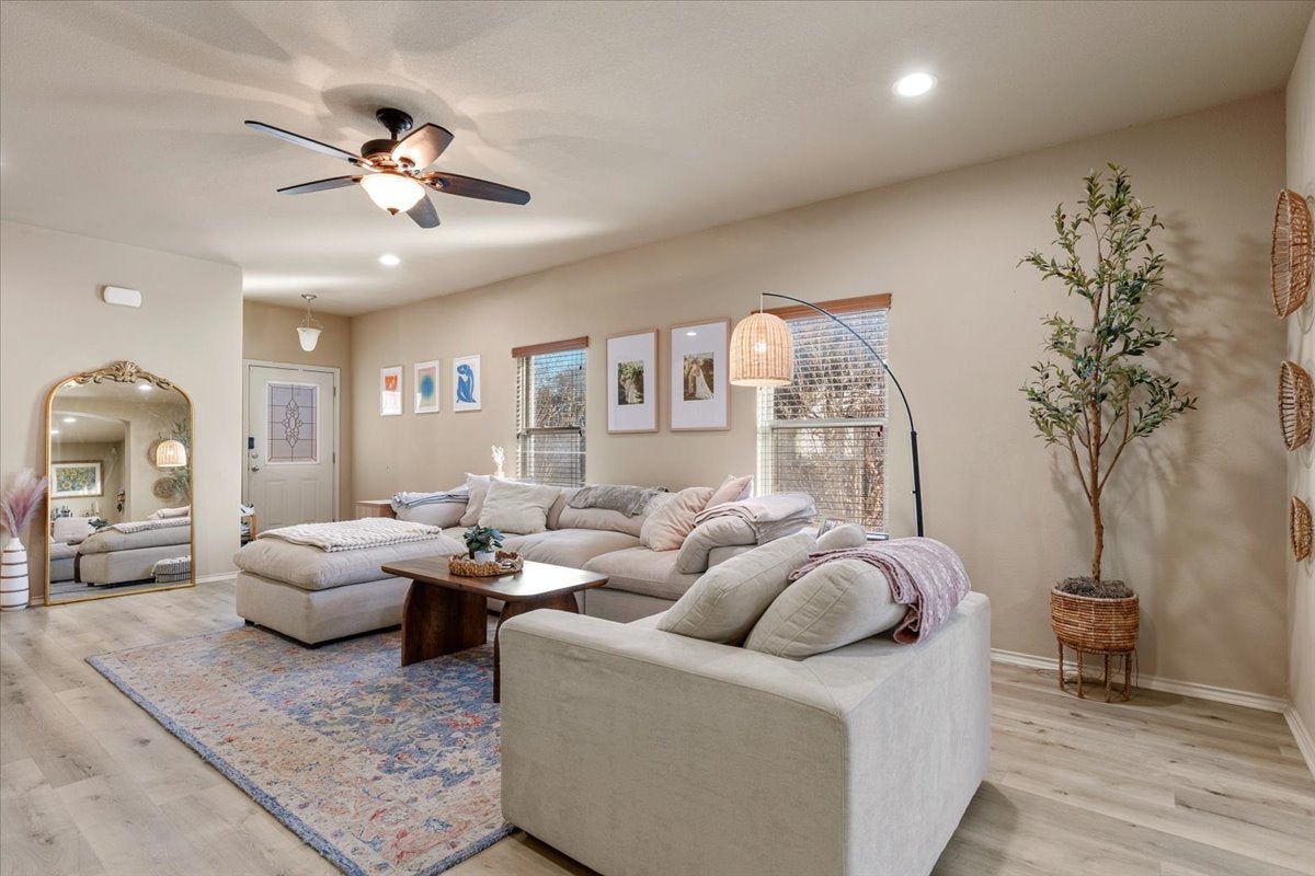 Photo of Listing #4220579