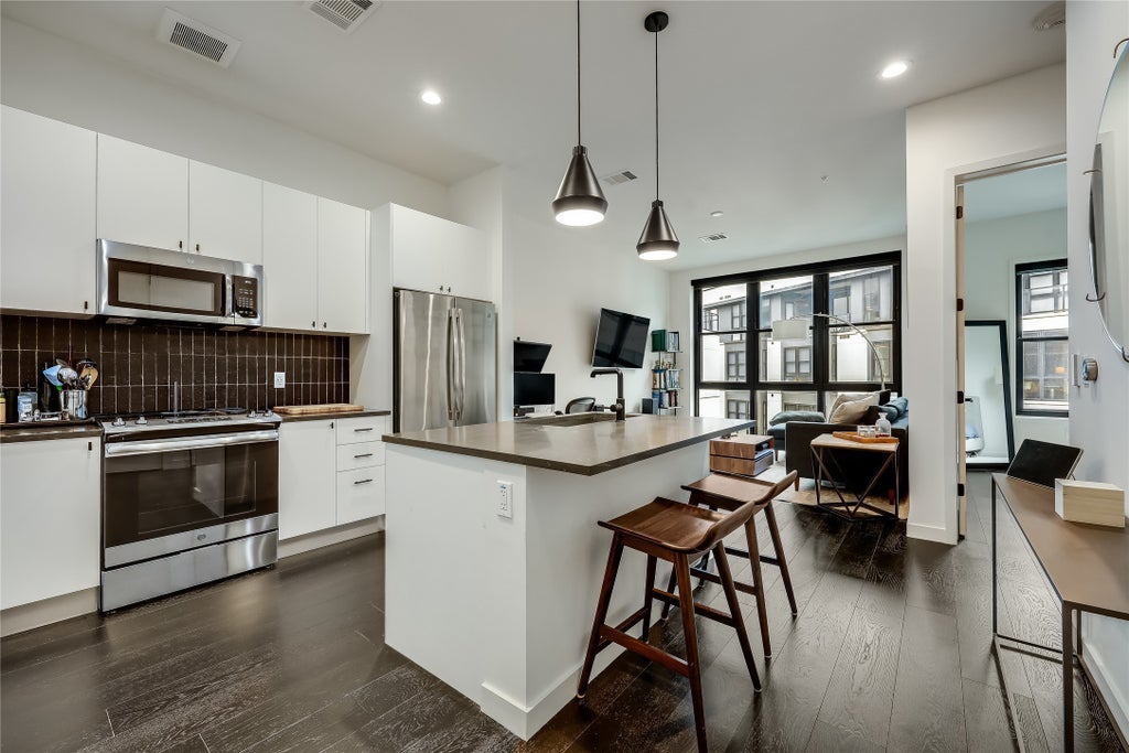 800 Embassy Drive 513, Austin