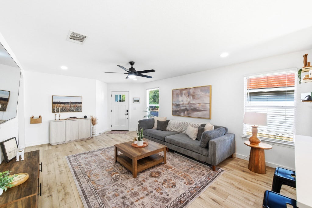 5905 Los Dios Place, Del Valle