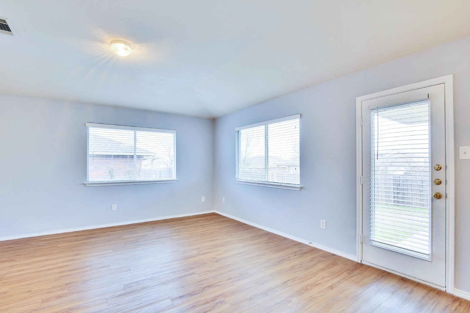 Photo of Listing #1858676