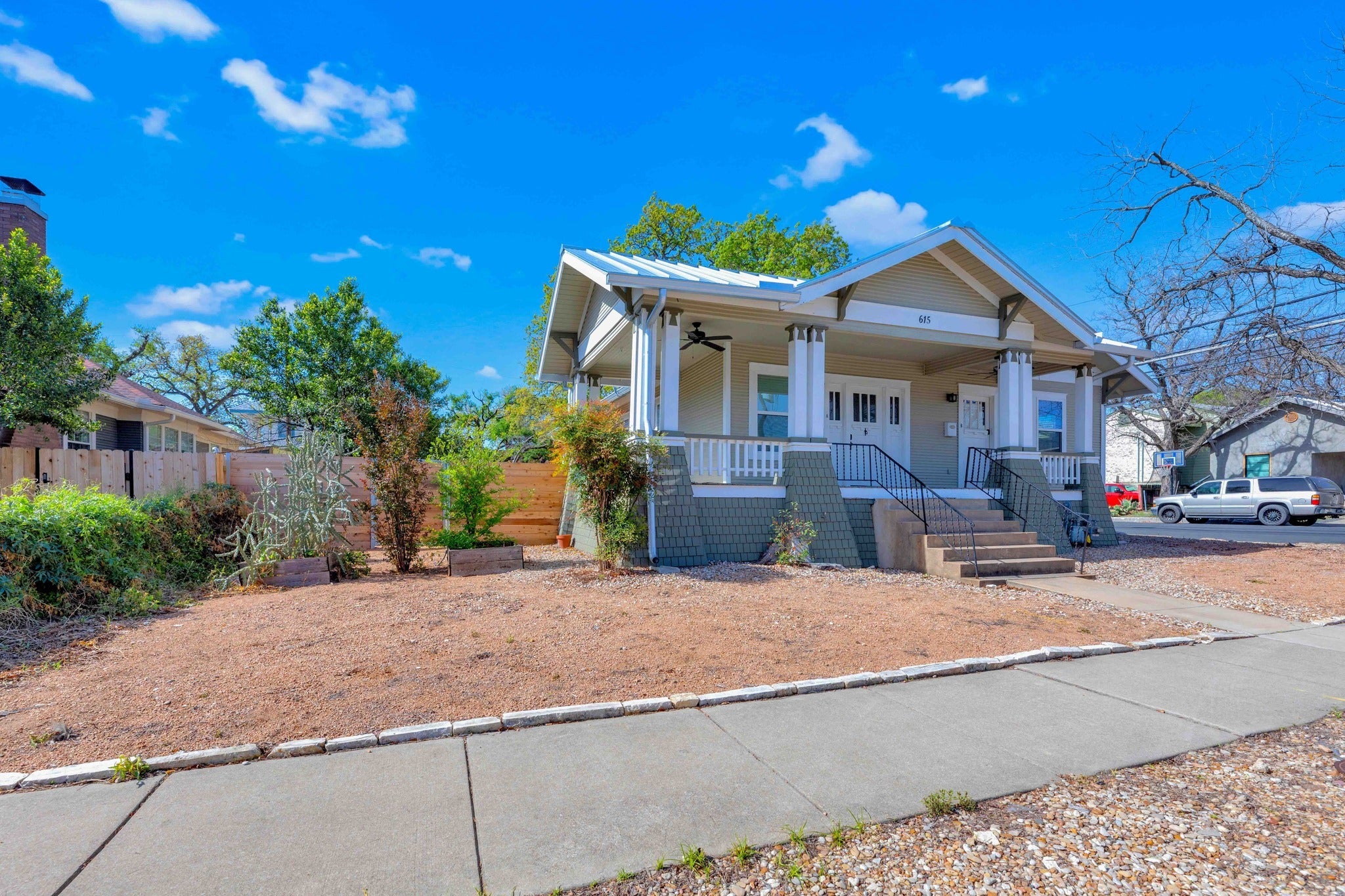 Photo of Listing #1341176