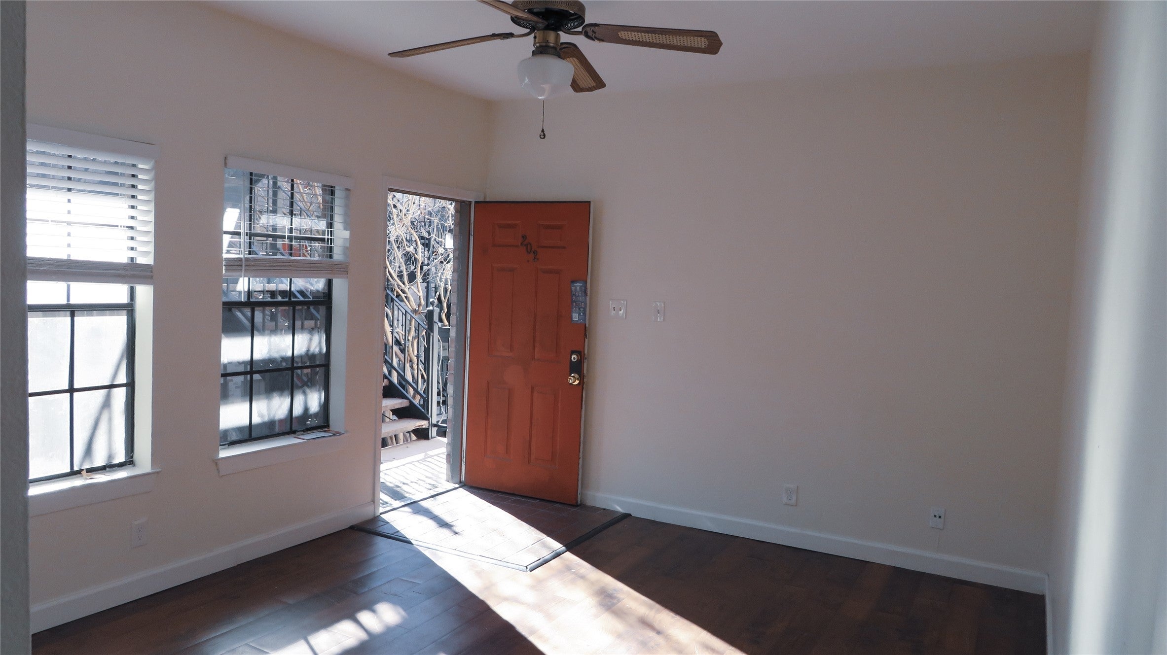 Photo of Listing #3665619