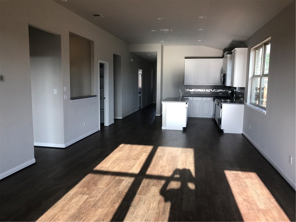 Photo of Listing #4142824