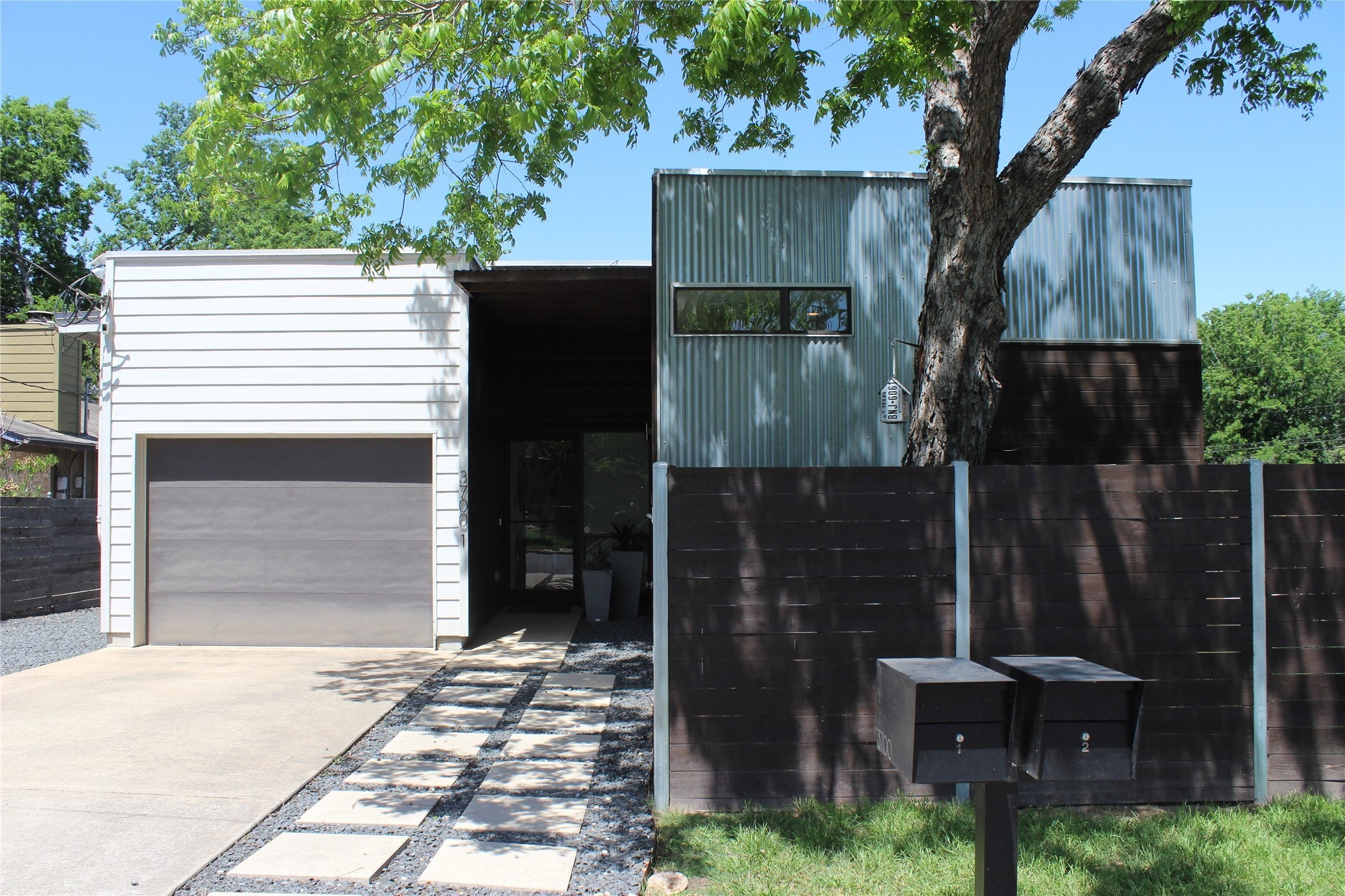 Photo of Listing #1912672