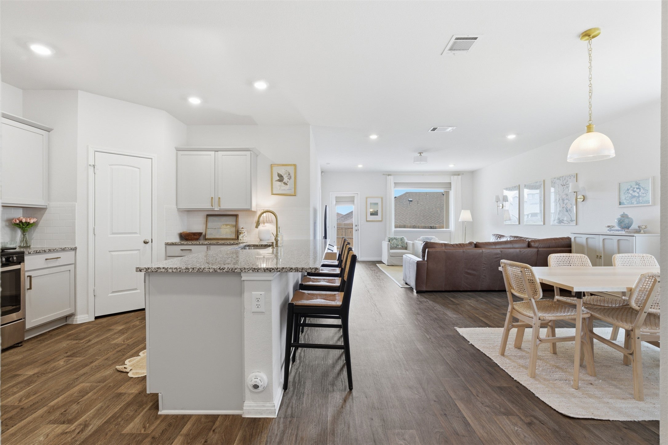 Photo of Listing #4100573