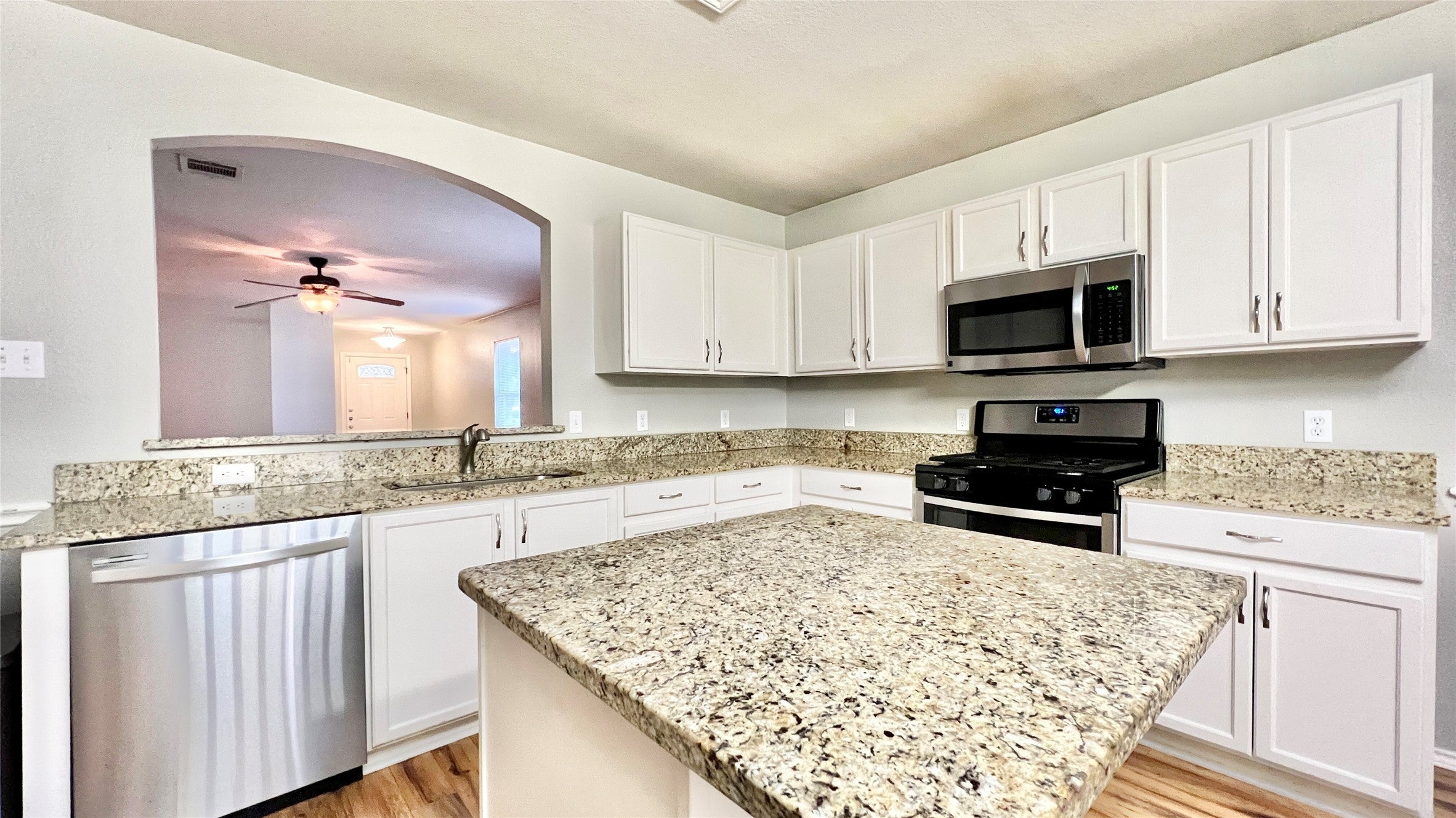 Photo of Listing #4075367