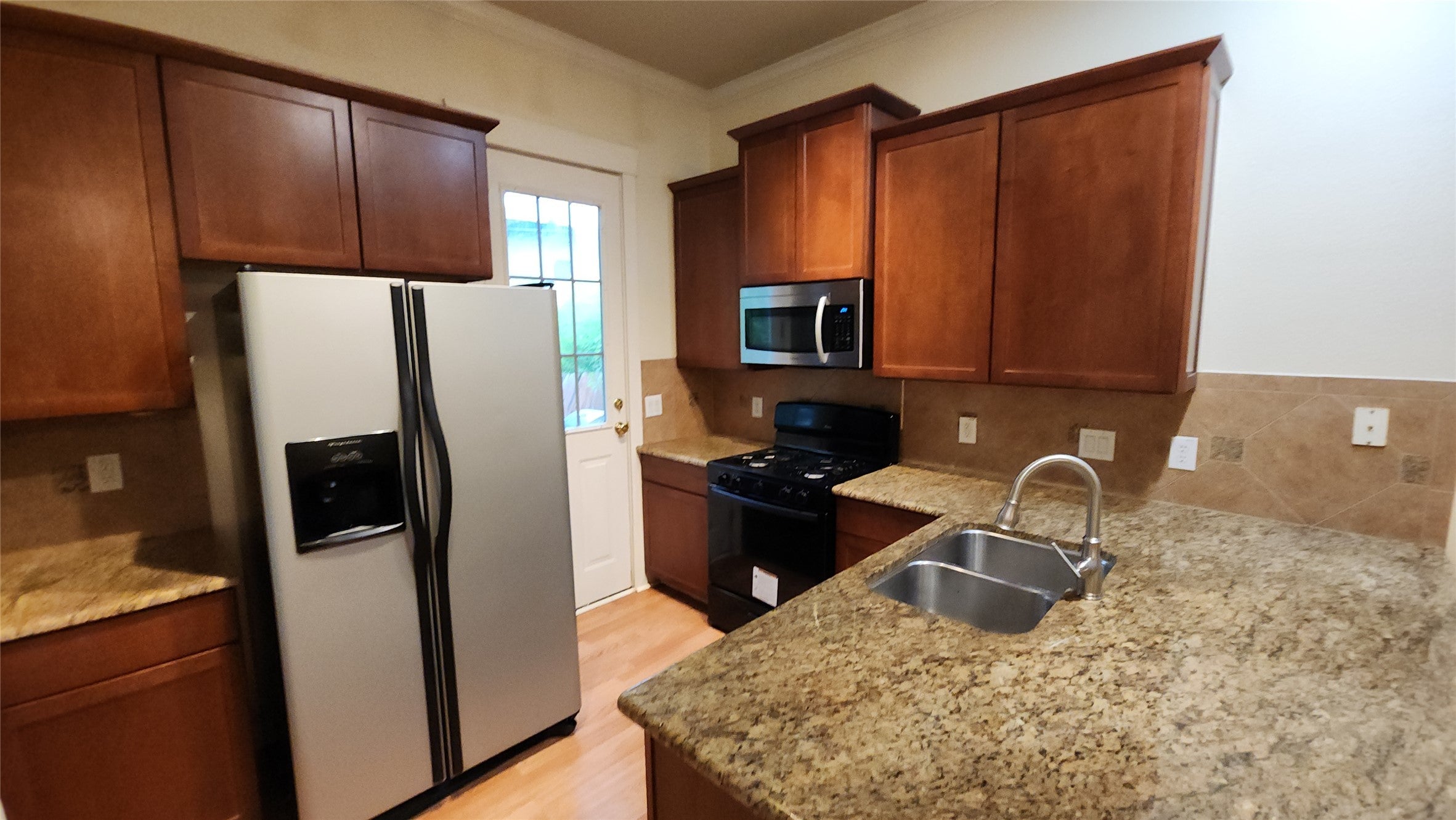 Photo of Listing #3396110