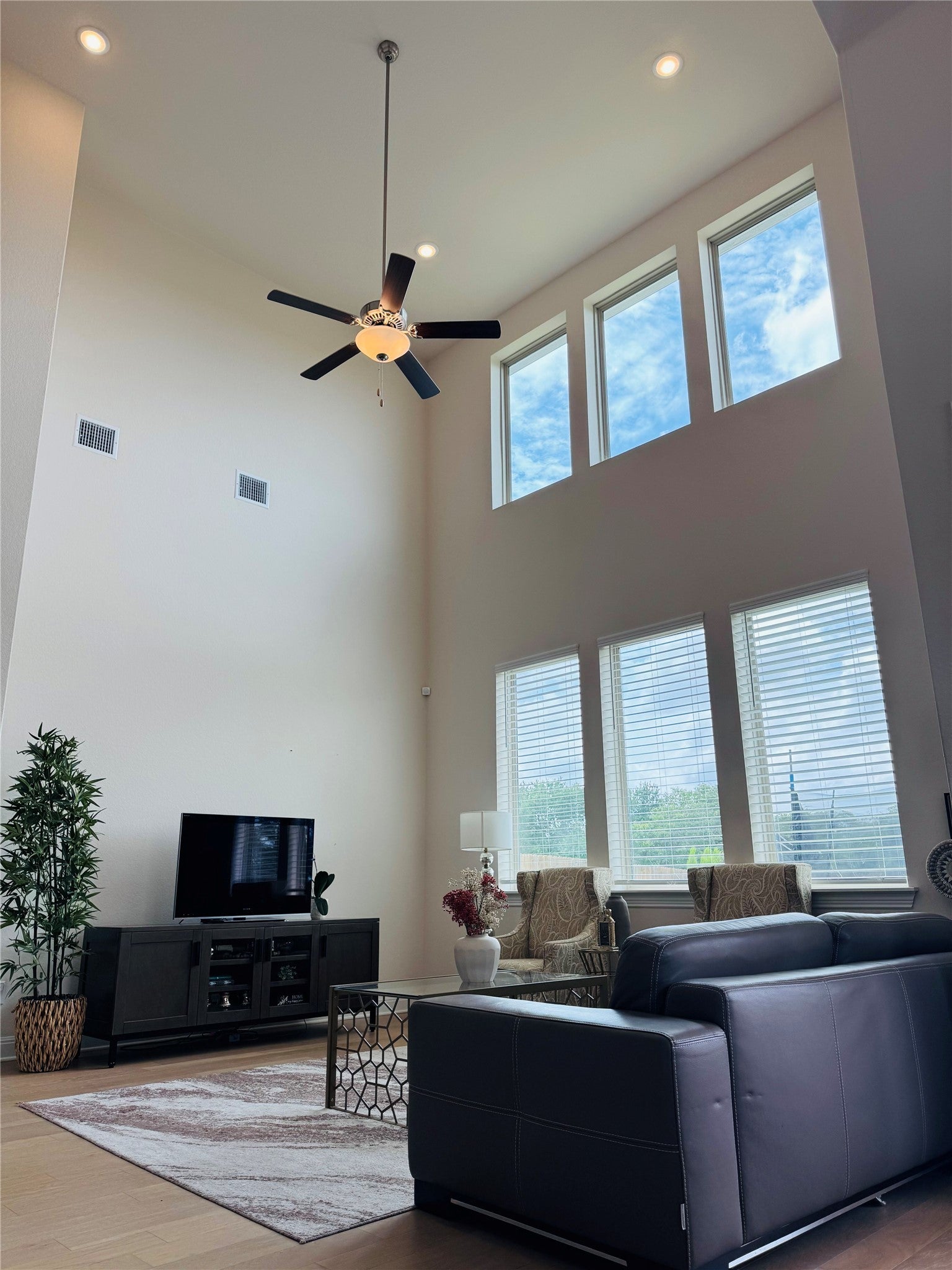 Photo of Listing #5799371