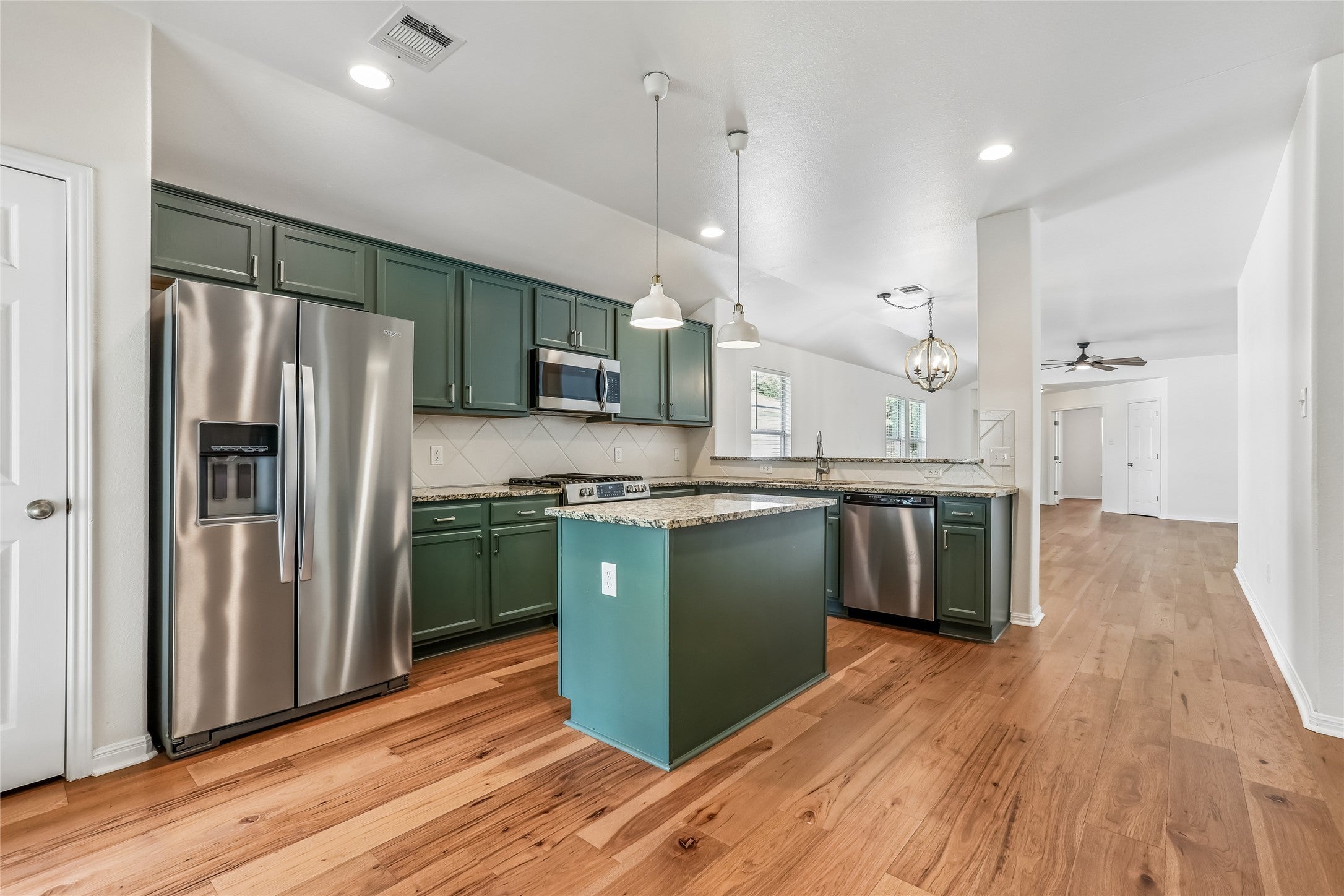 Photo of Listing #3347045