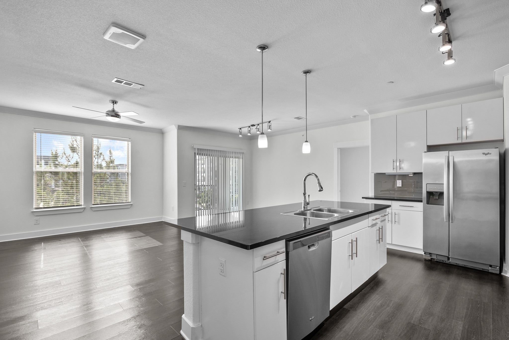 Photo of Listing #6363898