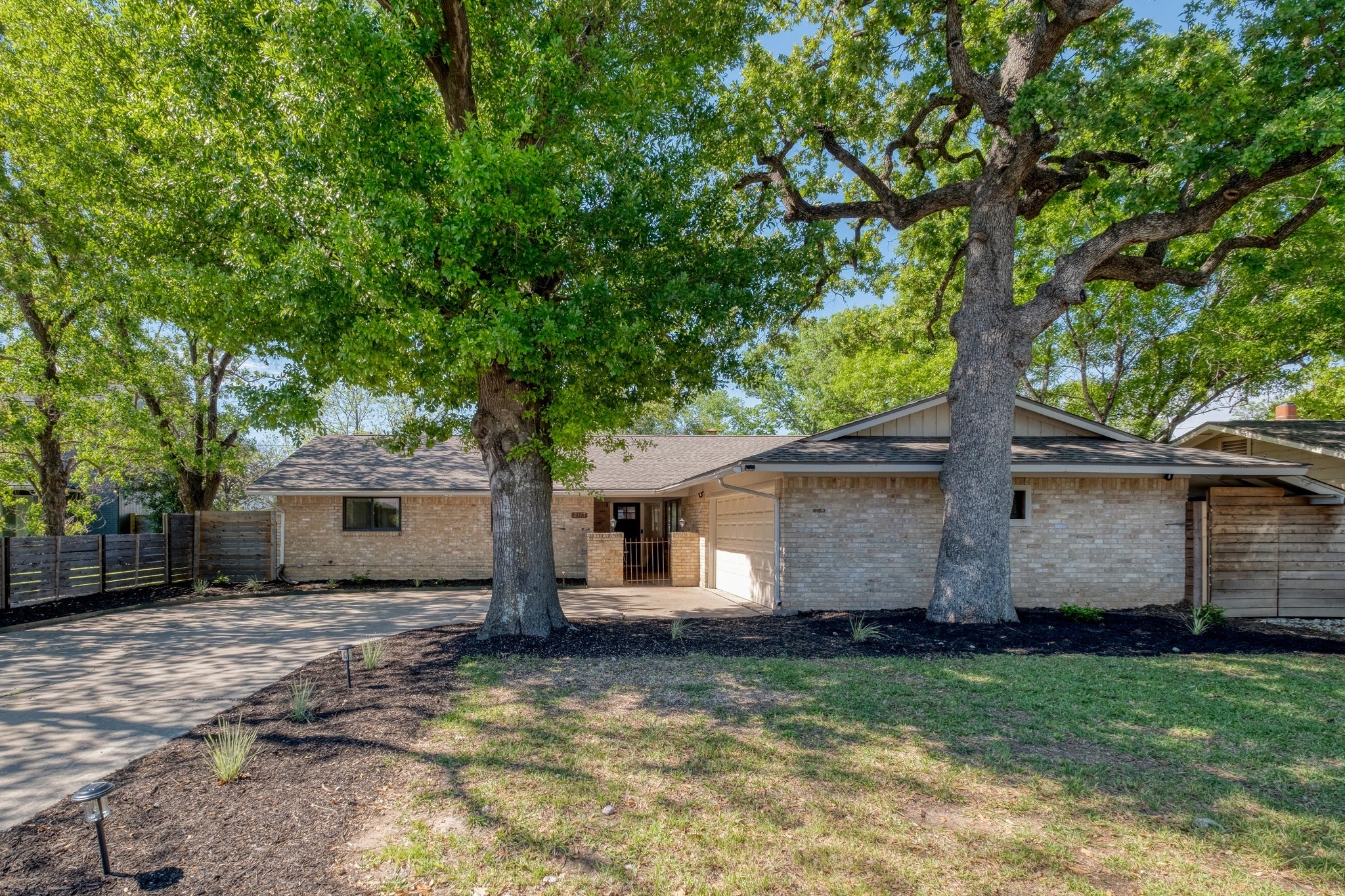 Photo of Listing #7429375