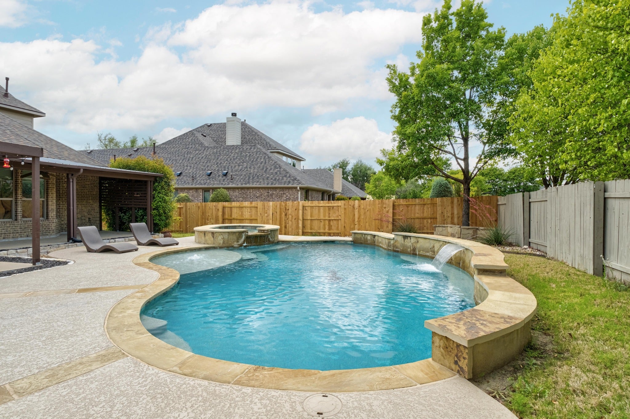 Photo of Listing #4908632