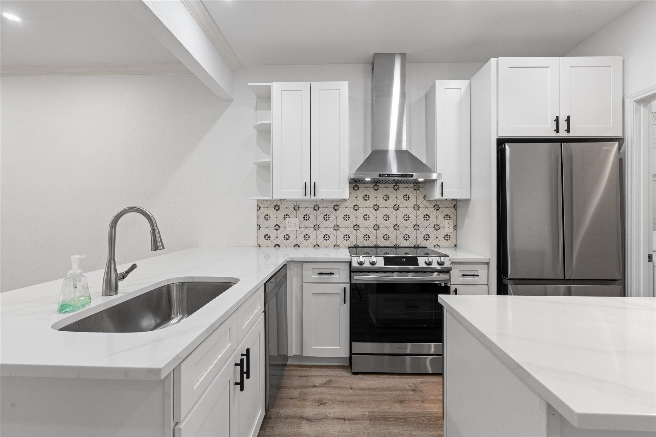 Photo of Listing #1567192