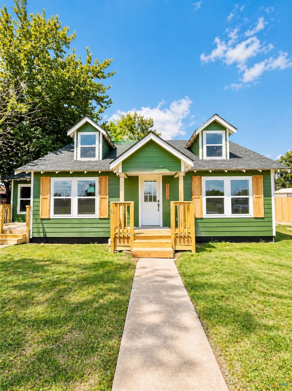 223 Nw Front Street, Bartlett