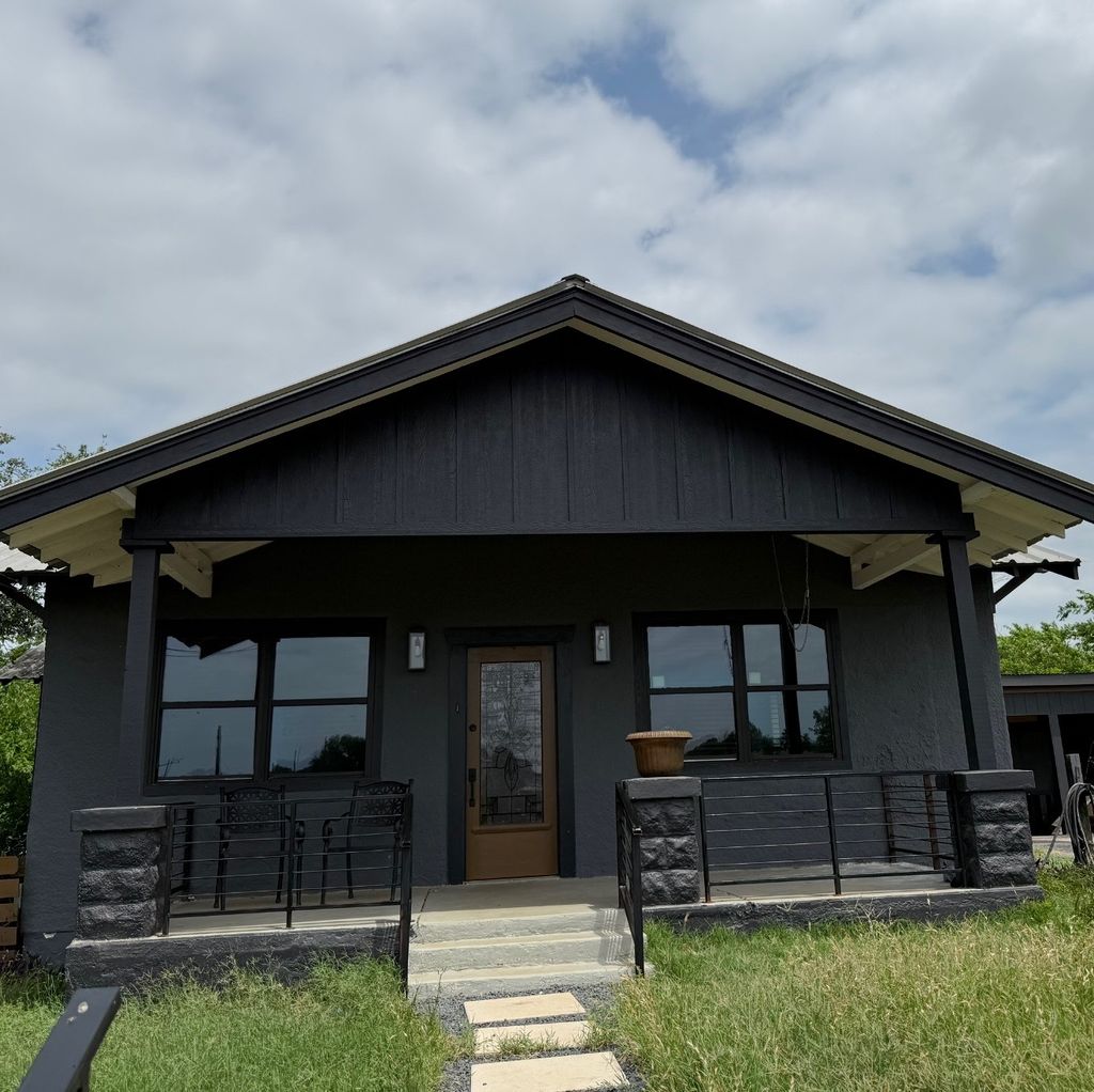 405 East College Street, Llano