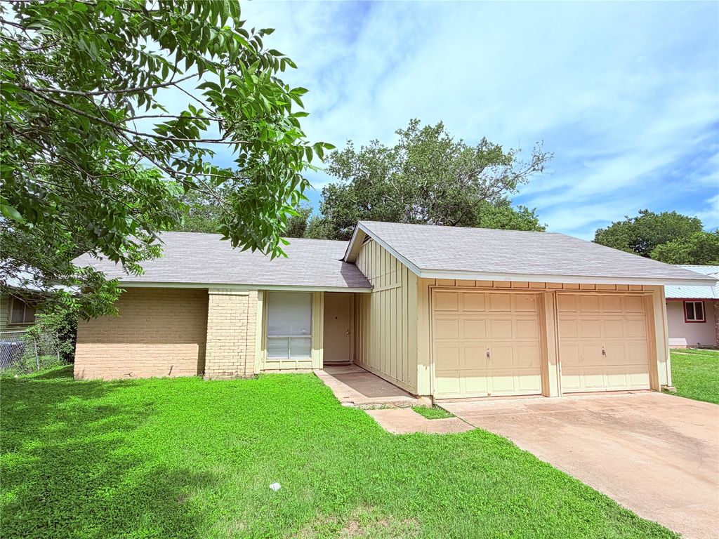 5206 Village Trail, Austin