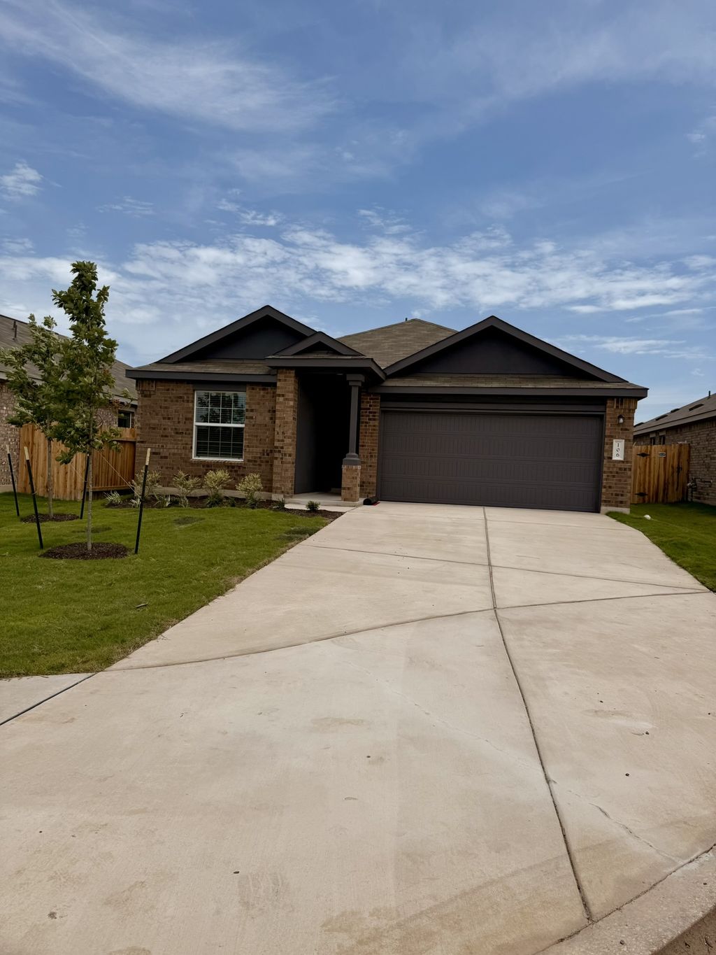 106 Camargue Dr, Hutto