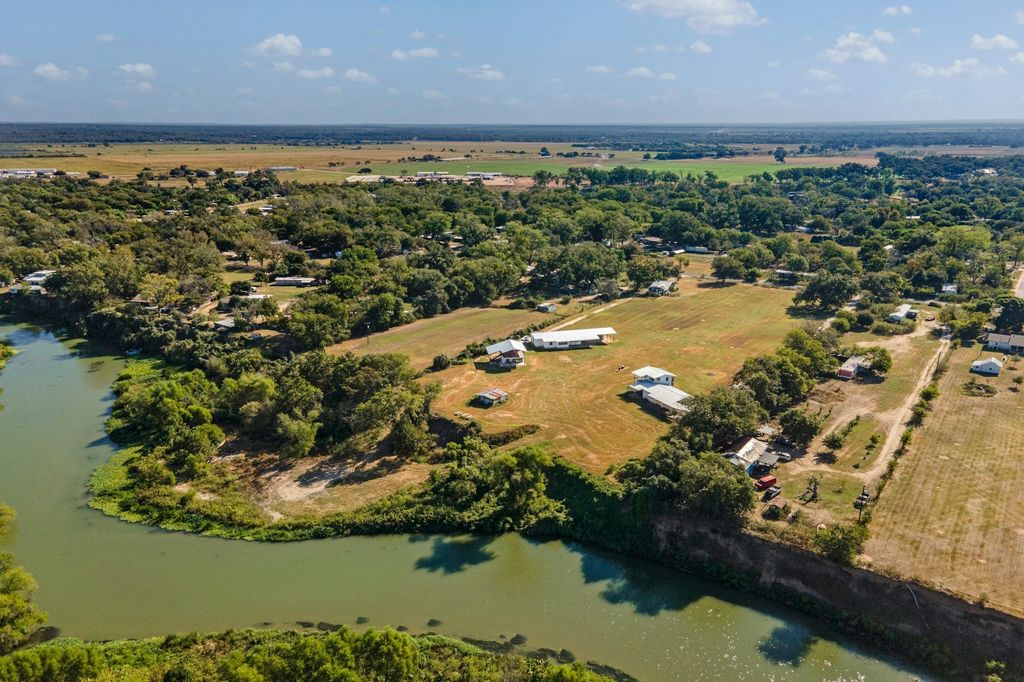 1800 Man O War Drive, Del Valle