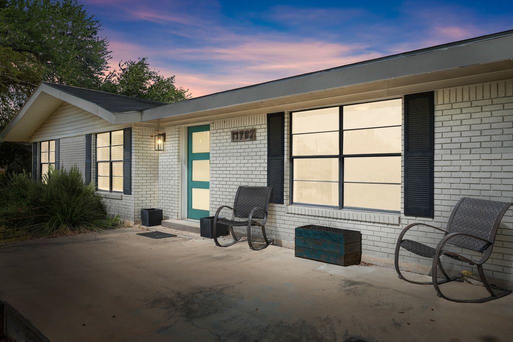 11702 Oak Trail, Austin