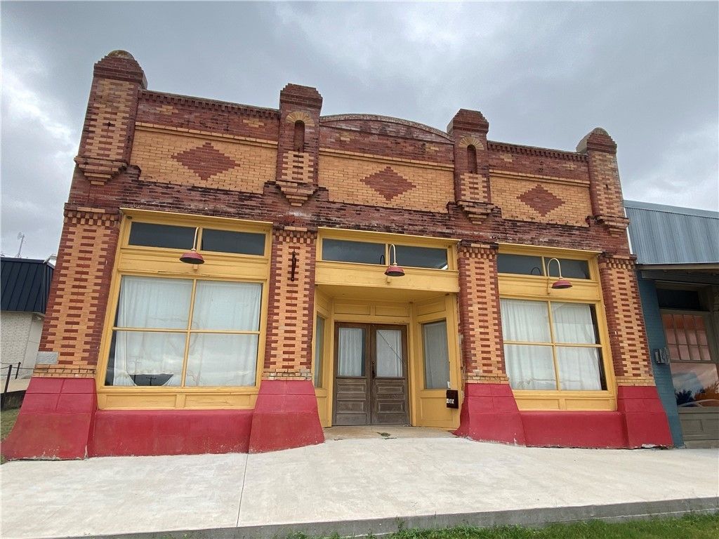 202 N Commerce Street, Coupland